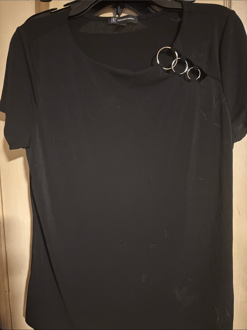 Black Short-Sleeve silver ring/hardware accents top by INC sz large, nice!